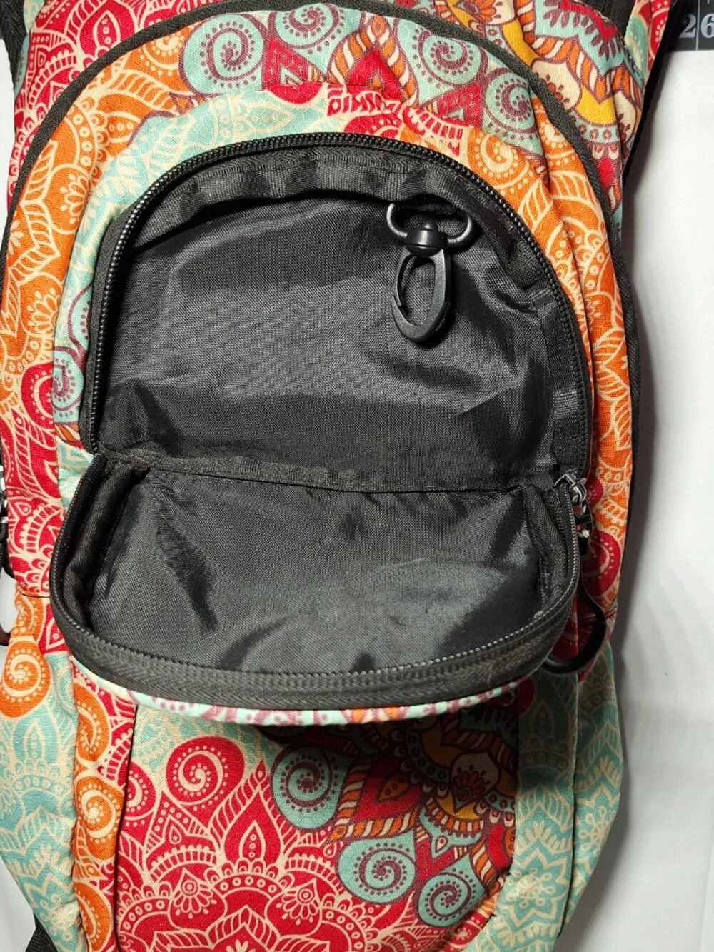 Vibedration Hydration Backpack w/o bladder green/turquoise/orange pattern - Used